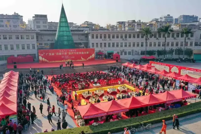 广东省“百县千碗”暨兴宁鸽美食大赛现场。