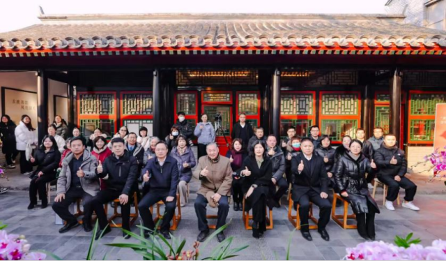 与会嘉宾合影。