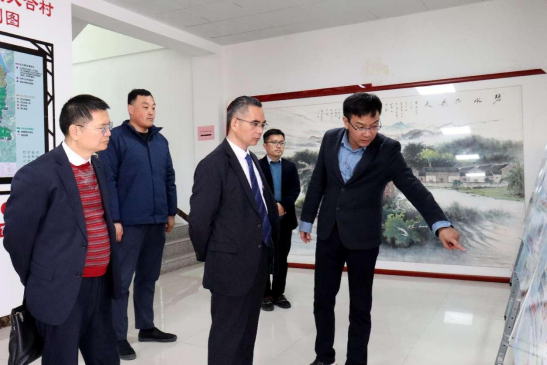 华南农业大学陈乐天一行在东源县义合镇义合村调研。