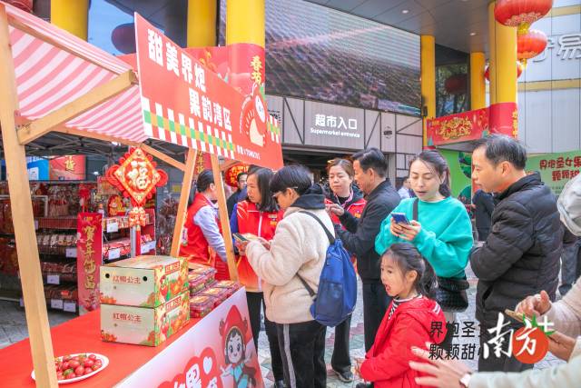 1月11日，界炮圣女果走进中山壹加壹超市进行展销推介。