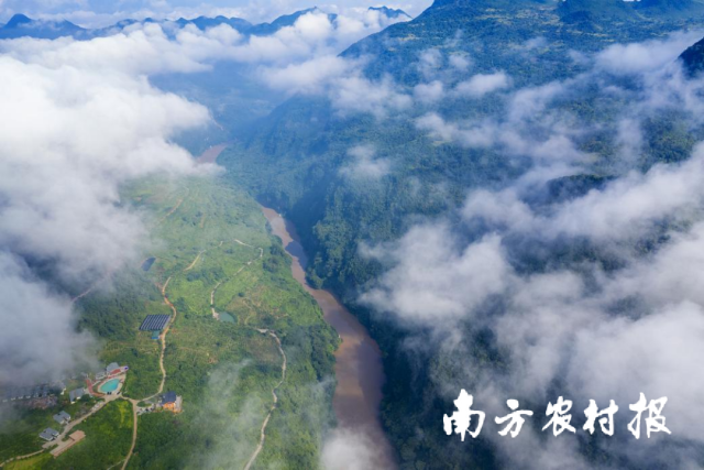 连州湟川三峡俯瞰美景。