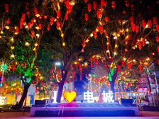 电城镇张灯结彩年味浓，喜绘新貌迎新春