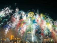 烟花二月下广州：一座城的烟火与冲劲