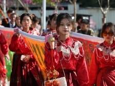 视频｜大年初二，跟着鹳巢千余人的锣鼓标旗队暴走2万步