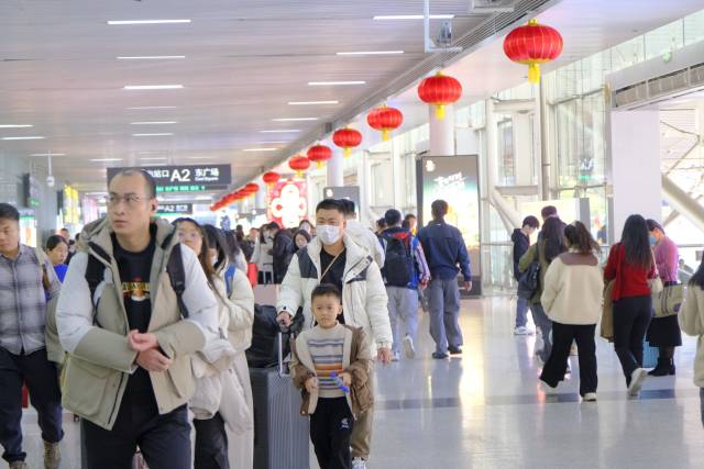 2月1日起深圳铁路迎来返程客流高峰，日均旅客到达量将突破38万人次