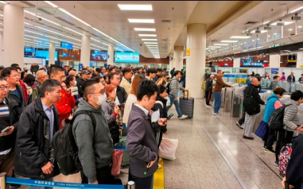 春节假期过半，皇岗、福田口岸迎送旅客96.5万人次