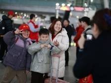 视频｜开工！广州首趟返岗专列搭载600名务工人员抵穗