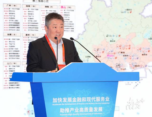 韩松作为金融机构代表发言。摄影:南方+记者 张迪 李永智 韩松作为金融机构代表发言。摄影:南方+记者 张迪 李永智