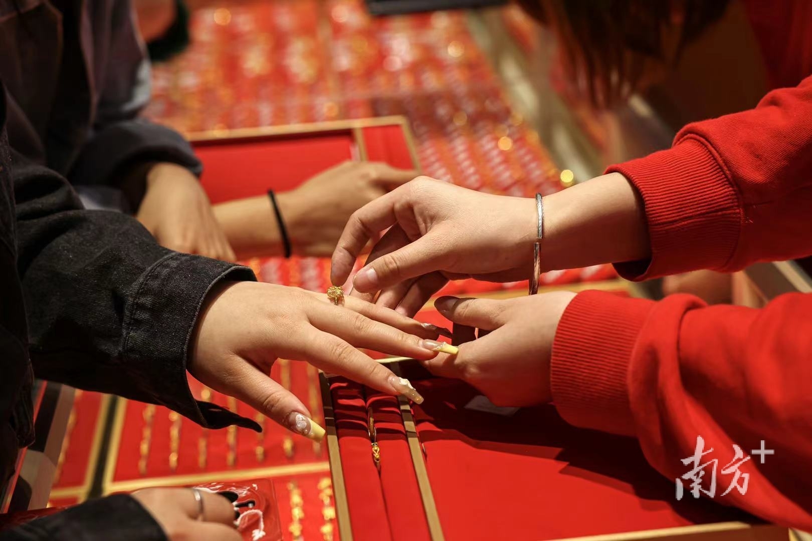 870元每克！金价再创历史新高，现在入市“买买买”还来得及吗？