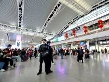 这个车站每50秒就有一趟列车到发，他们这样护航春运