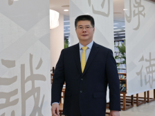 广中医党委书记陈文锋： 加快推进中医药实现现代化、产业化发展