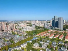 白云区委书记何镜清：建设“6+6+X”现代产业集群，推动今年GDP增长5.5%左右