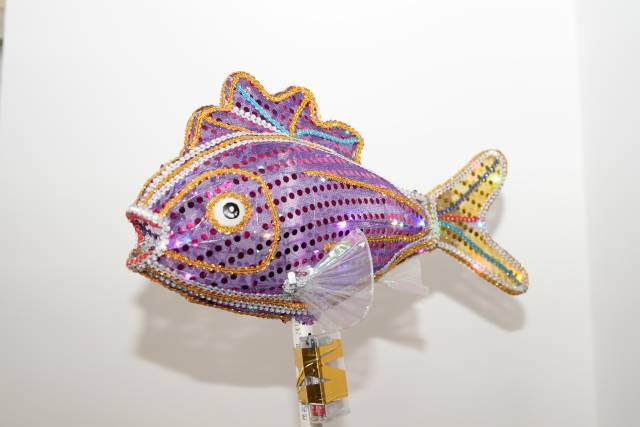 作品名：《炫光灵鳍》