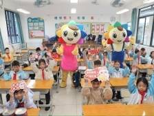 金蛇送福学子归！南方+图文直击东莞开学首日精彩
