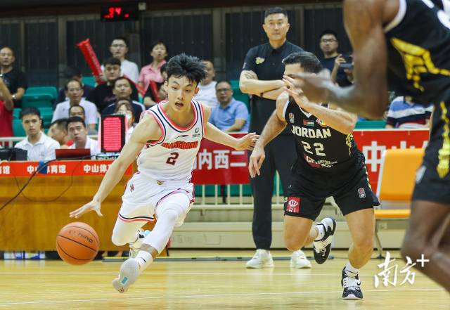 廣東男籃運動員徐杰在比賽中。南方+記者 葉志文 攝