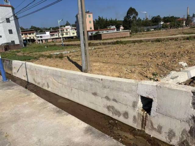 已完成修复的17米长水渠。