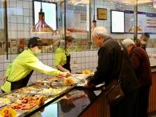 两会听“潮”｜佘文淼：探索多元模式深化长者饭堂建设