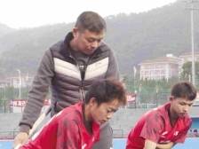 南方日报｜云浮市中心体校曲棍球队总教练陈富杰：廿四载筑梦曲棍球场