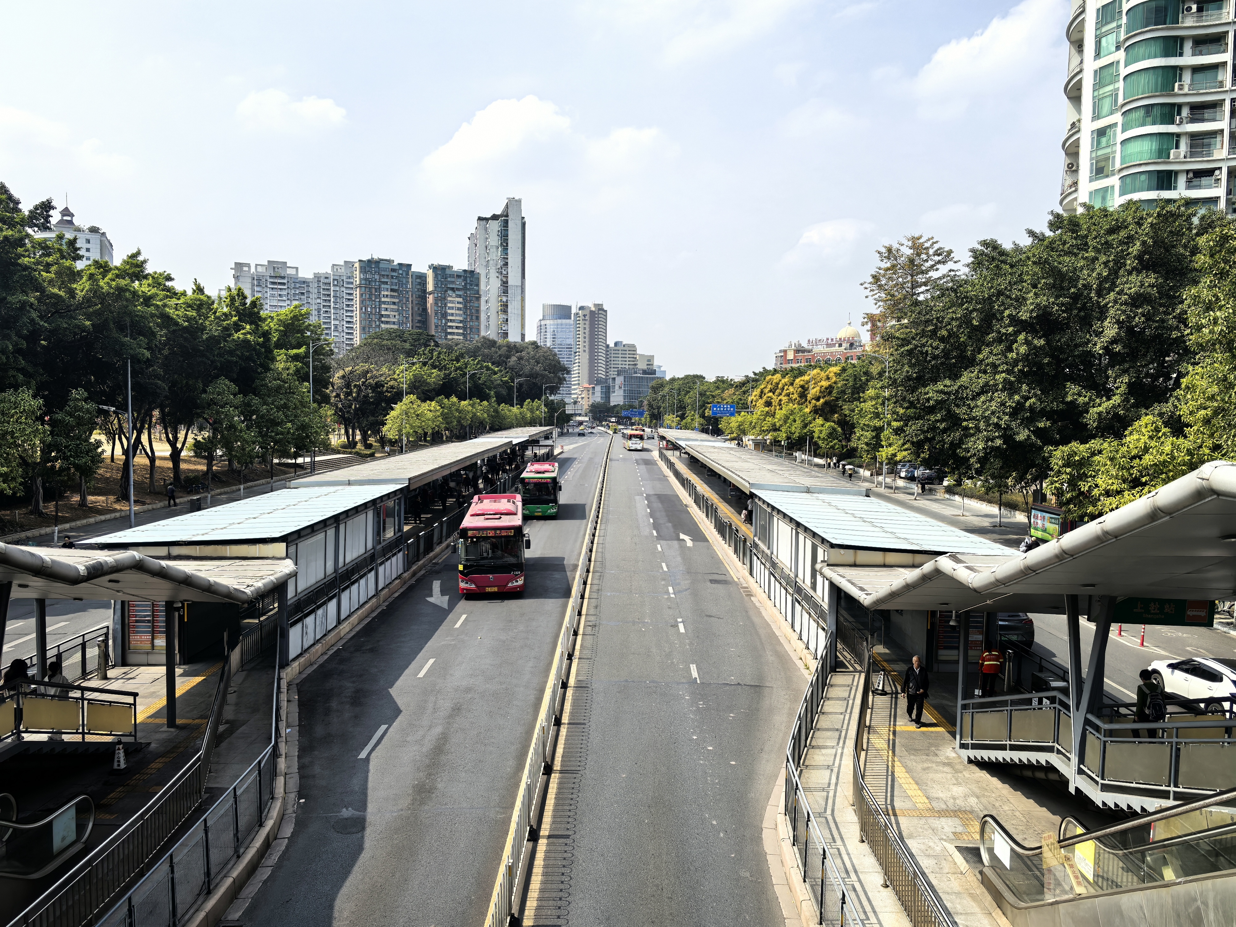 BRT车道平时车辆很少。