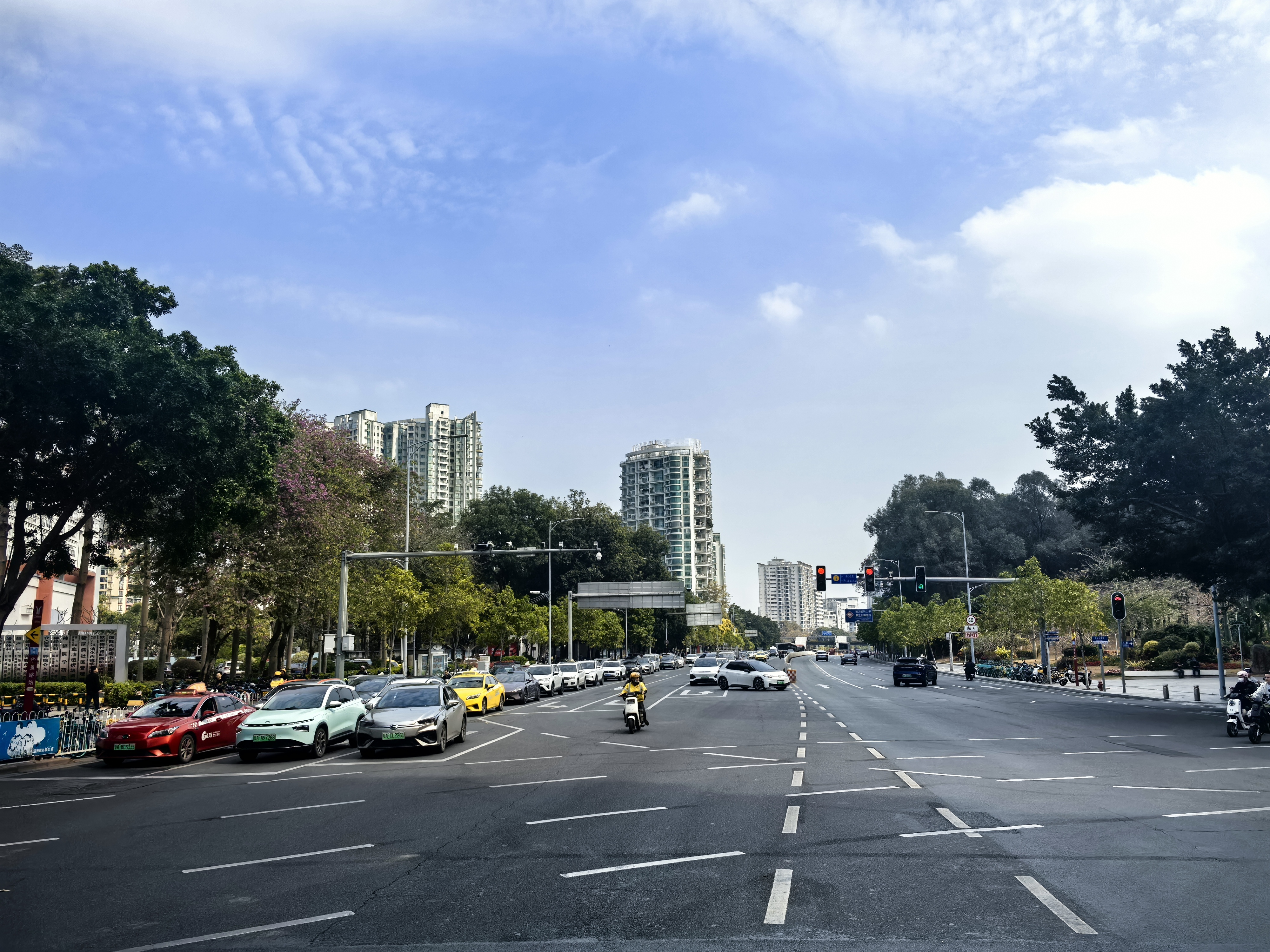 BRT车道占用相当一部分的道路空间。