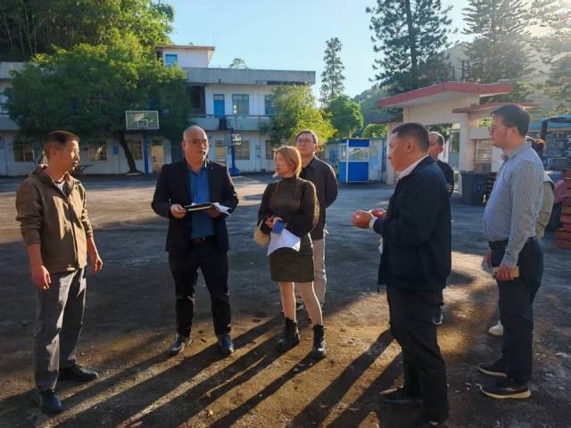 工作队针对小甜笋加工坊项目进行选址调研。