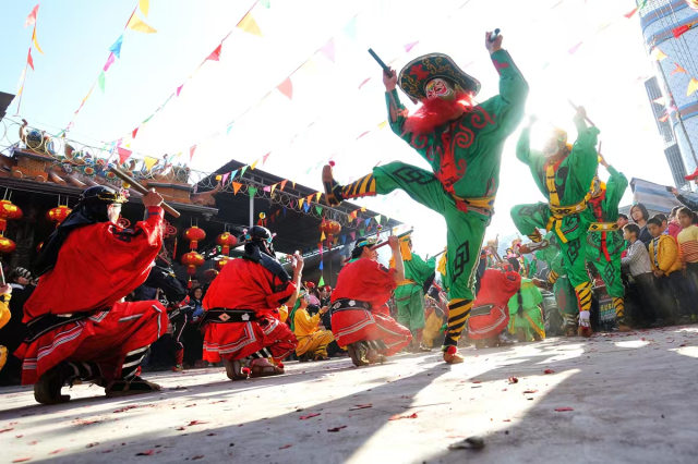 近年来，揭阳普宁英歌持续“火出圈”，在海内外“大放异彩”。