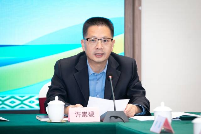 連山壯族瑤族自治縣委書記許崇硯
