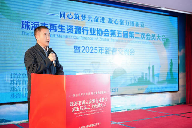 珠海市供销合作联社党组成员、四级调研员李方在会上发言。