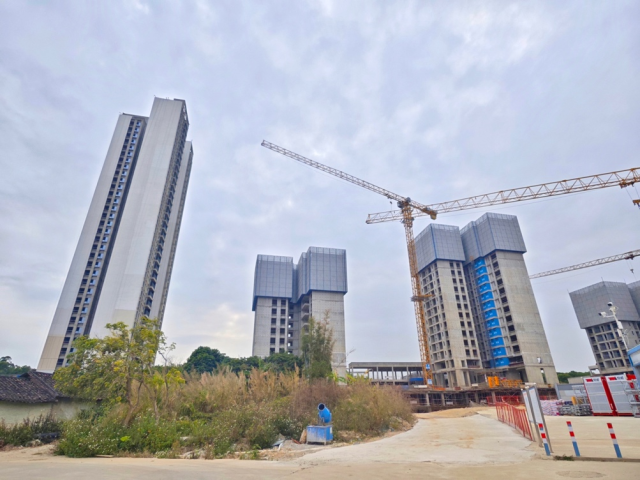旺村南安置区工程于2024年7-8月陷入停滞。
