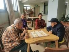 AI赋能、跨境养老，银发经济话题升温｜江门两会