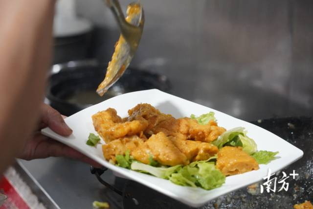 海膽制作的佳肴,。攝影：彭駿