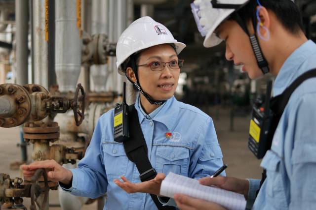 △阮阳越(左)。 △阮阳越(左)。