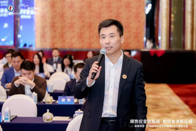 梁宇现场交流。