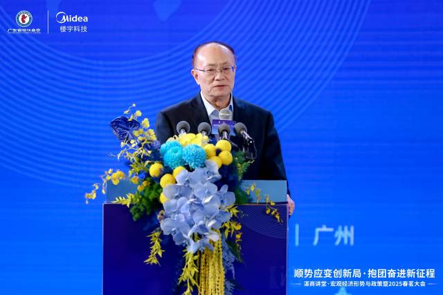 国务院发展研究中心原副主任、第十四届全国政协委员余斌。