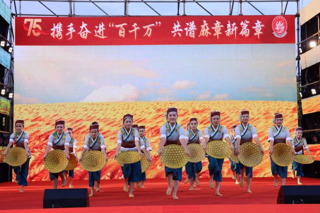 舉辦迎國慶暨建區(qū)30周年系列文藝活動 通訊員供圖