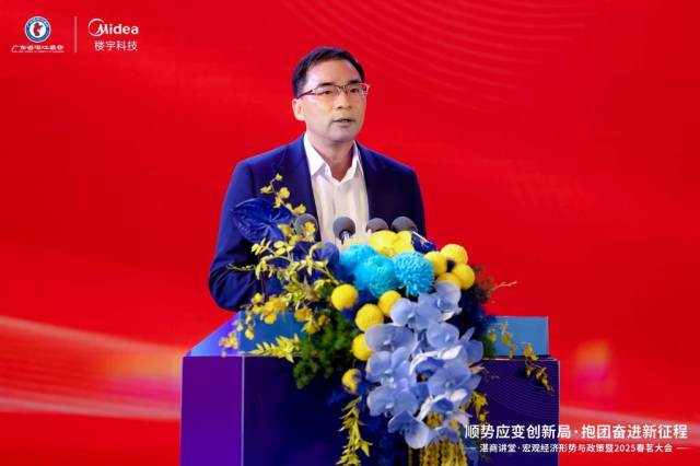 广东省工商联党组成员、秘书长关向明。  