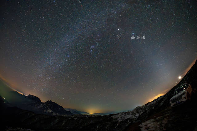 2025年2月28日,在四川省乐山市金口河区大瓦山拍摄的昴星团。(蒋涛 摄)