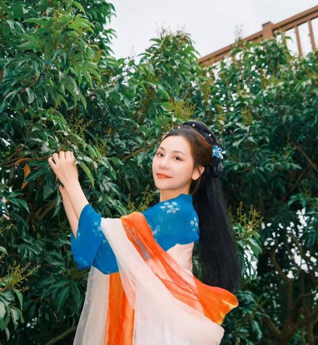 南方农村报记者卓倩打卡茂名荔枝花海