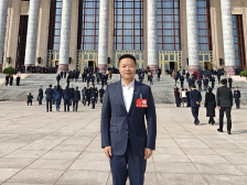 全国人大代表何小鹏：加速人工智能等领域的突破丨两会产业观