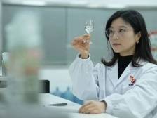 全国人大代表陈柏蓉：深度推进中国白酒国际化布局｜两会产业观