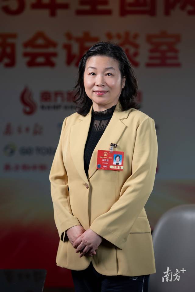 全国人大代表、广东省生态环境厅党组书记、厅长徐晓霞