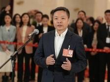 何小鹏：计划2026年量产分体式飞行汽车“陆地航母”