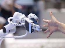 用机器人来生产机器人？“机器人大咖”孙志强说有可能｜瑶瑶领先