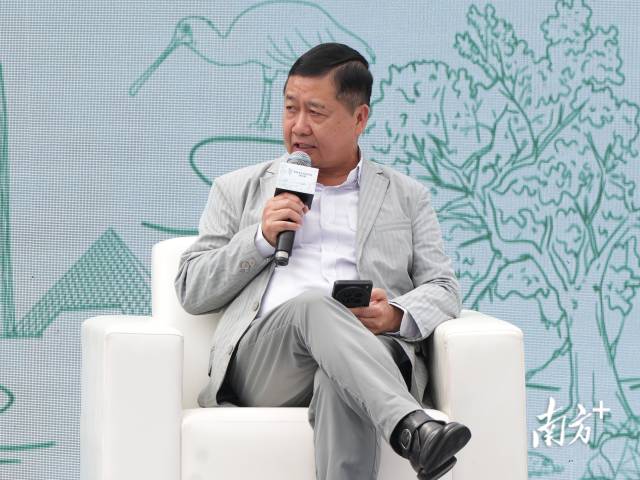 香港摄影家文化交流协会会长陈体根与大家分享自己的创作心得。