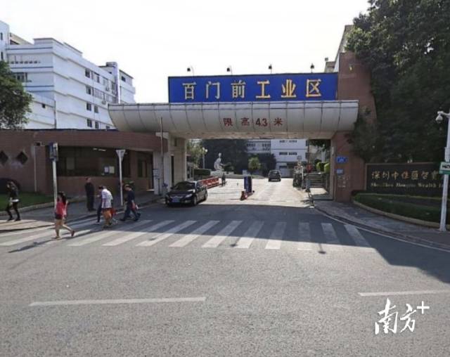 中交科技城入口改造前