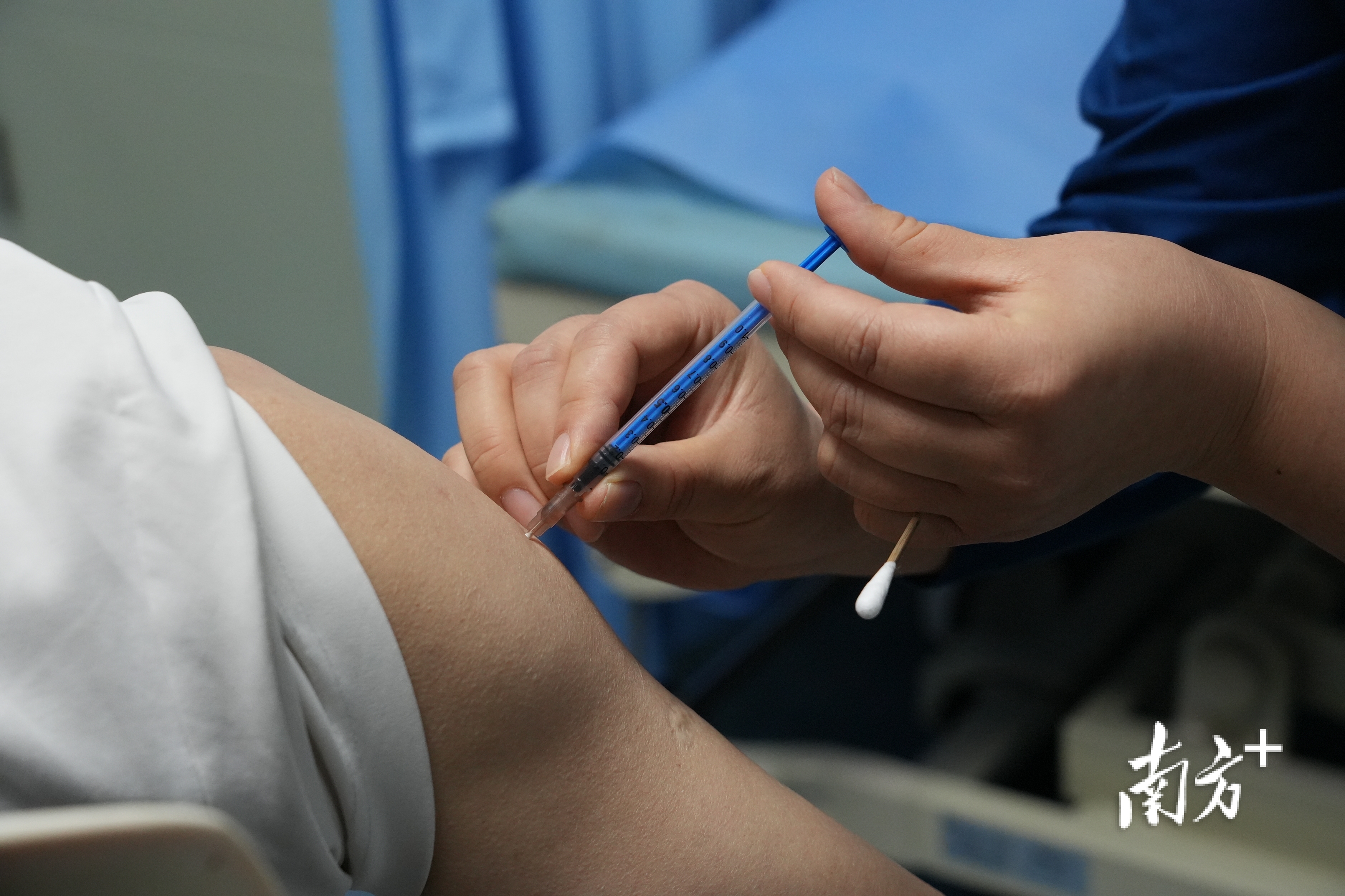 全球首款重组抗破伤风免疫球蛋白“新替妥”,在珠海人民医院打出首针。 全球首款重组抗破伤风免疫球蛋白“新替妥”,在珠海人民医院打出首针。