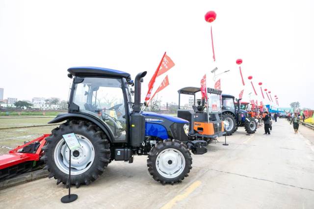 现场智慧农机展示