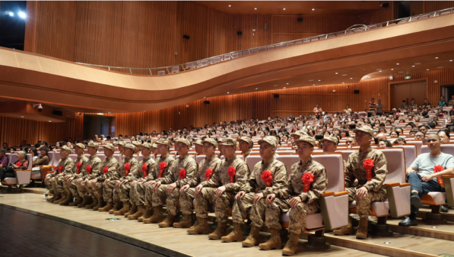 近日，2025年西樵镇上半年新兵欢送大会举行，20余名优秀青年踏上了入伍的光荣征途。