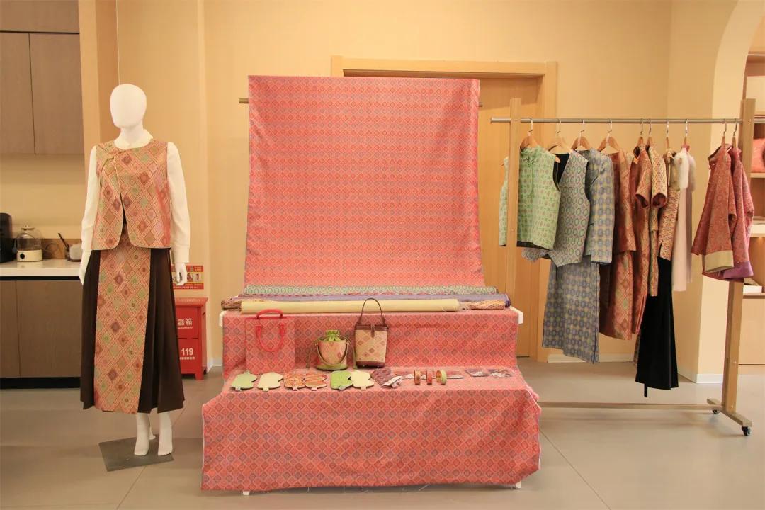 各类丝绸产品展示。一縷絲 各类丝绸产品展示。河池