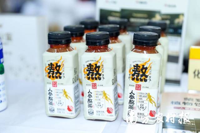 人参熬茶拿下抖音饮料新品榜、人气榜、爆款榜TOP1。